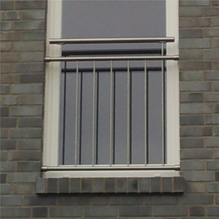 Edelstahl Fenstergitter (französischer Balkon) - R Line - MOD 233 senkrechte Stäbe